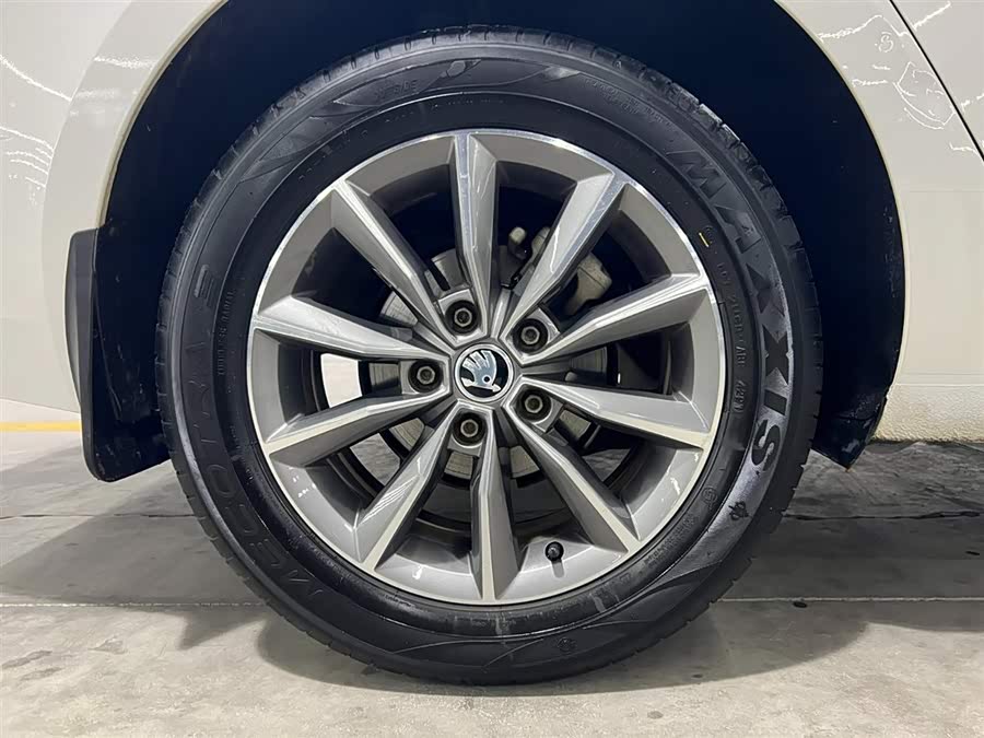 Skoda Octavia 2021 car image #18