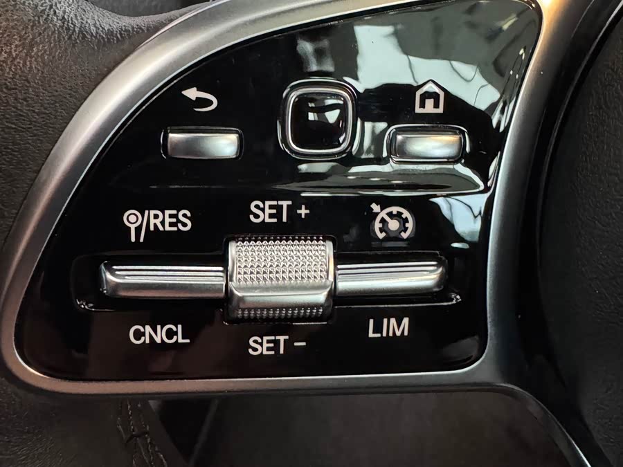 Mercedes-Benz GLB Class 2022 car image #18