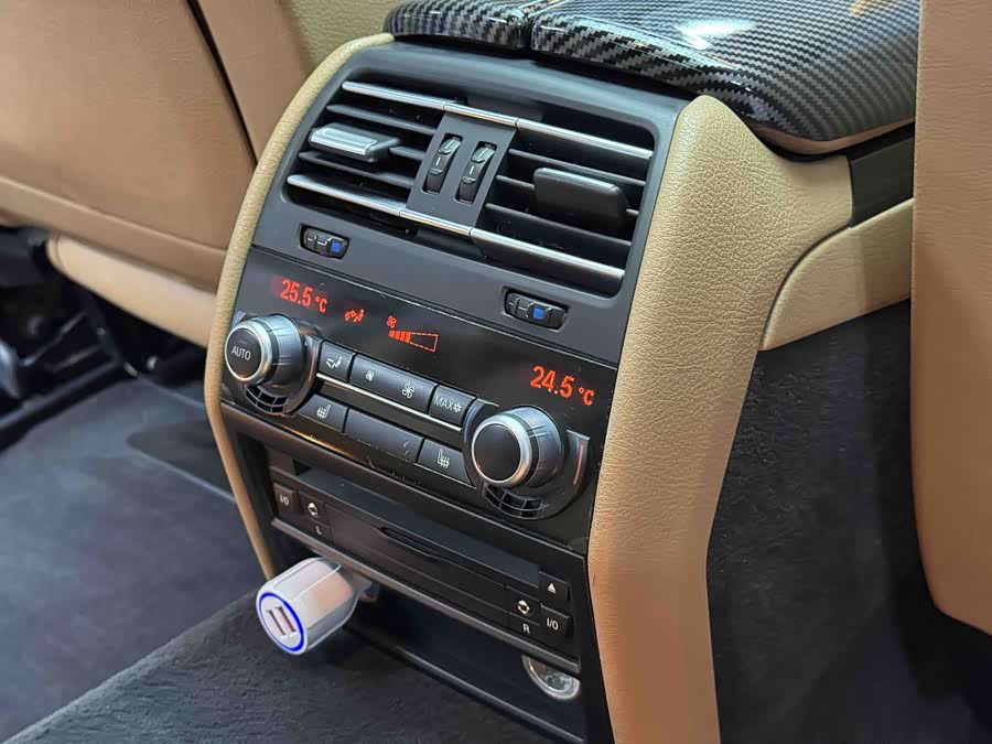 BMW 7 Series 2011 immagine di auto #18