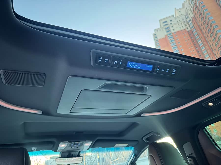 Toyota Alphard 2022 car image #18