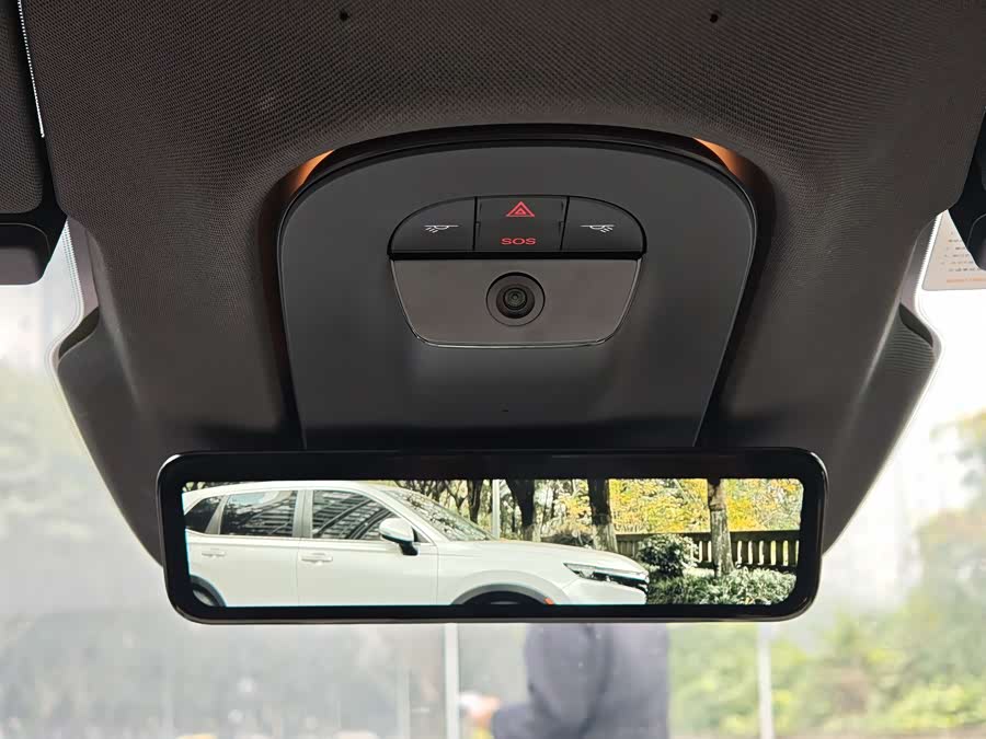 Avatr 12 2024 car image #18
