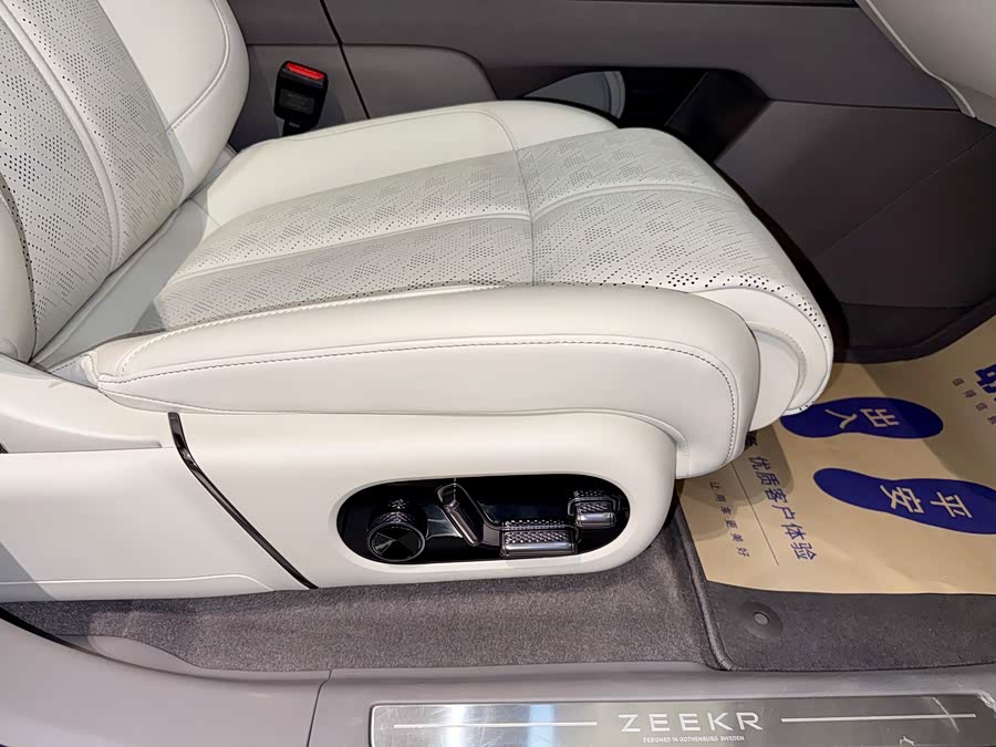 极氪 极氪7X 2024 汽车图片 #18