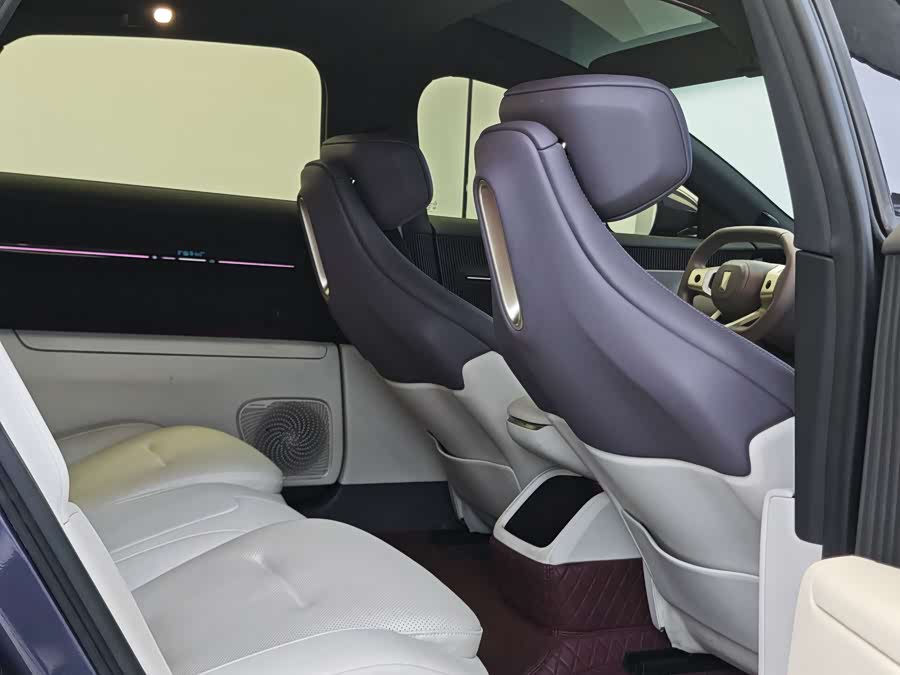 Avatr 12 2024 car image #18
