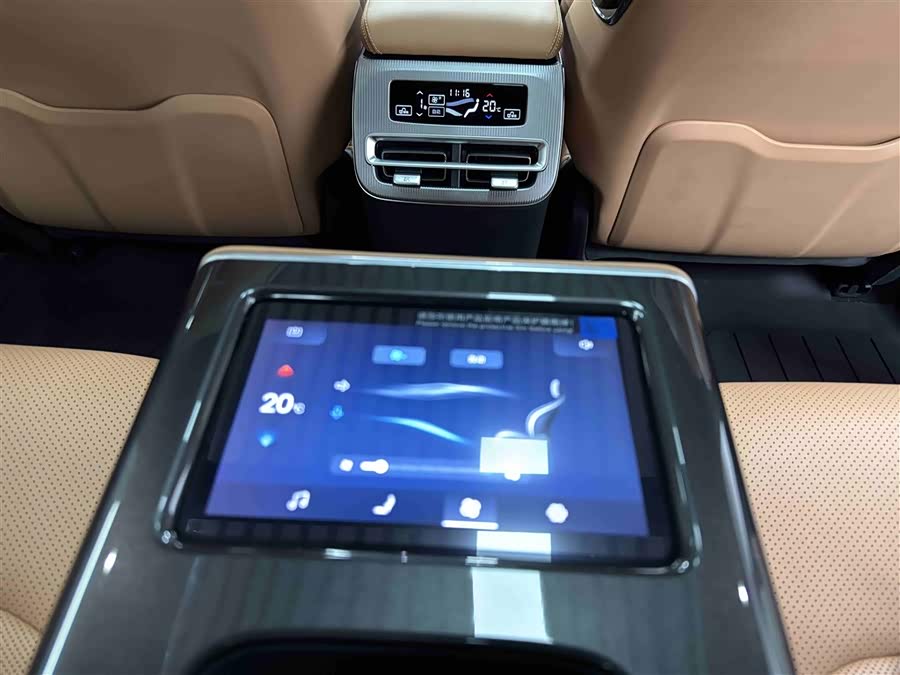 BYD HanL 2025 car image #18