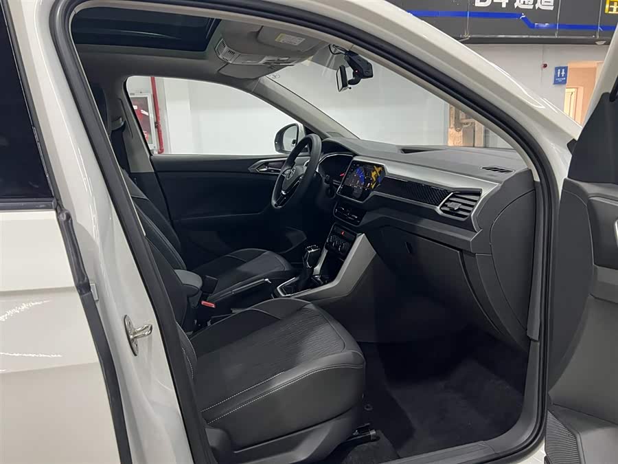 Volkswagen T-Cross 2021 #18 Volkswagen T-Cross 2021 car image #18