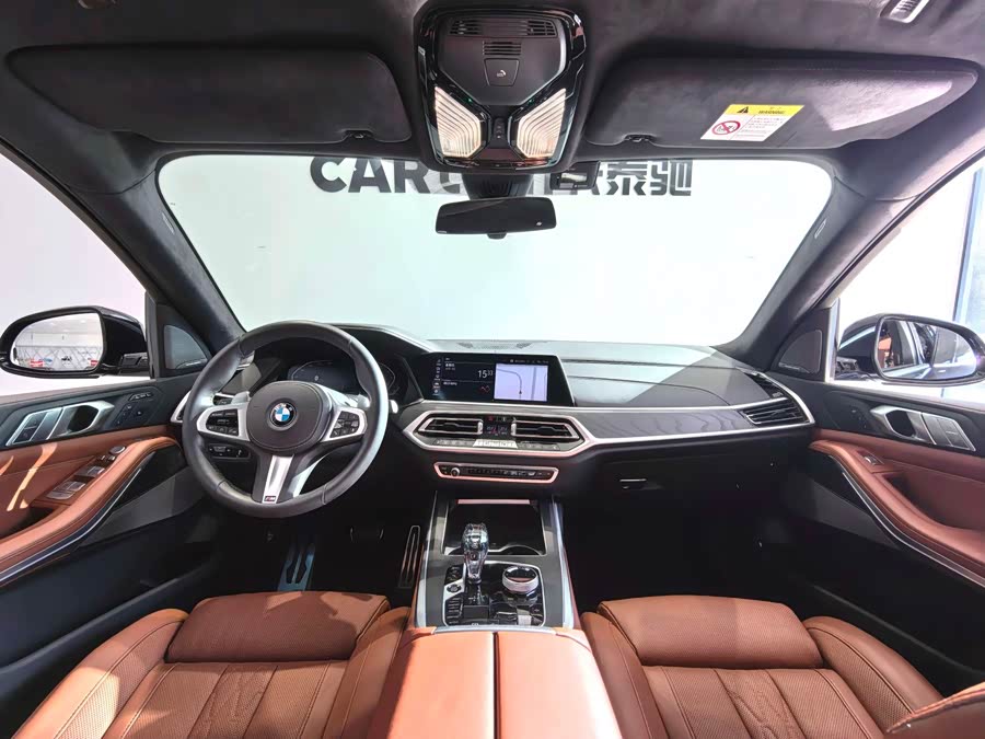 BMW X7 2021 car image #18