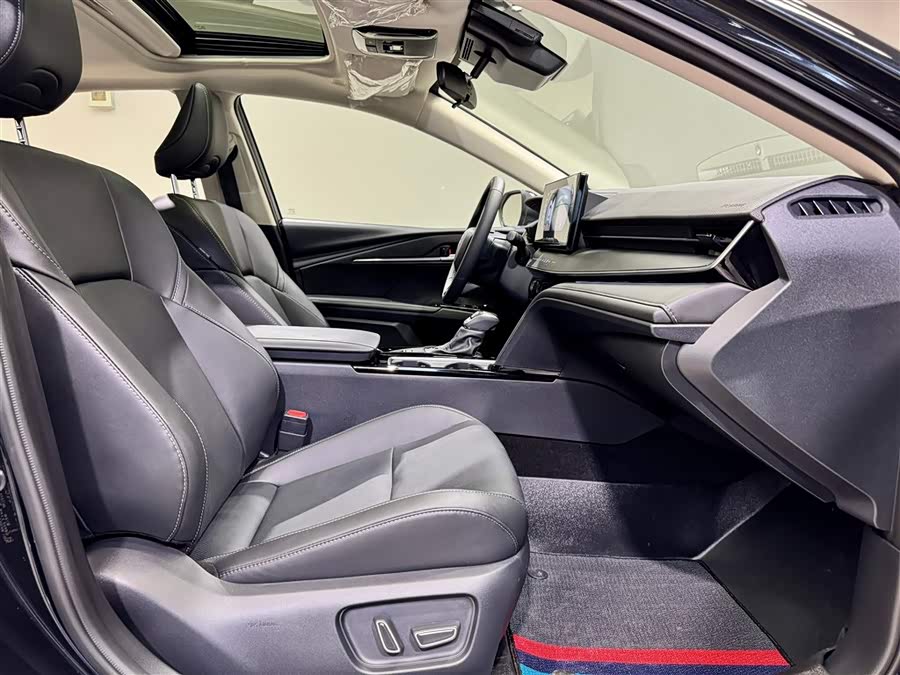 Toyota Camry 2025 car image #18