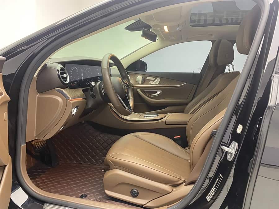 Mercedes-Benz E Class 2023 car image #18