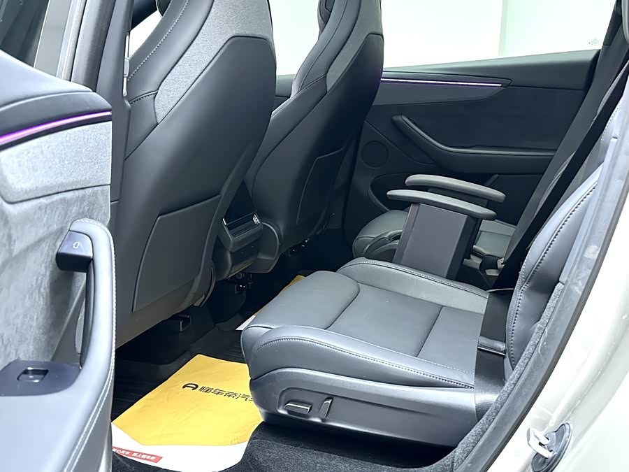 特斯拉 Model Y L 2025 汽车图片 #18