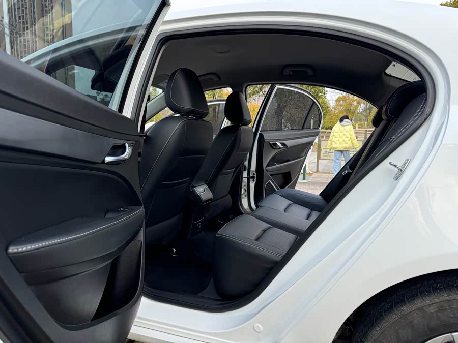 GEELY Emgrand 2022 #18 GEELY Emgrand 2022 car image #18