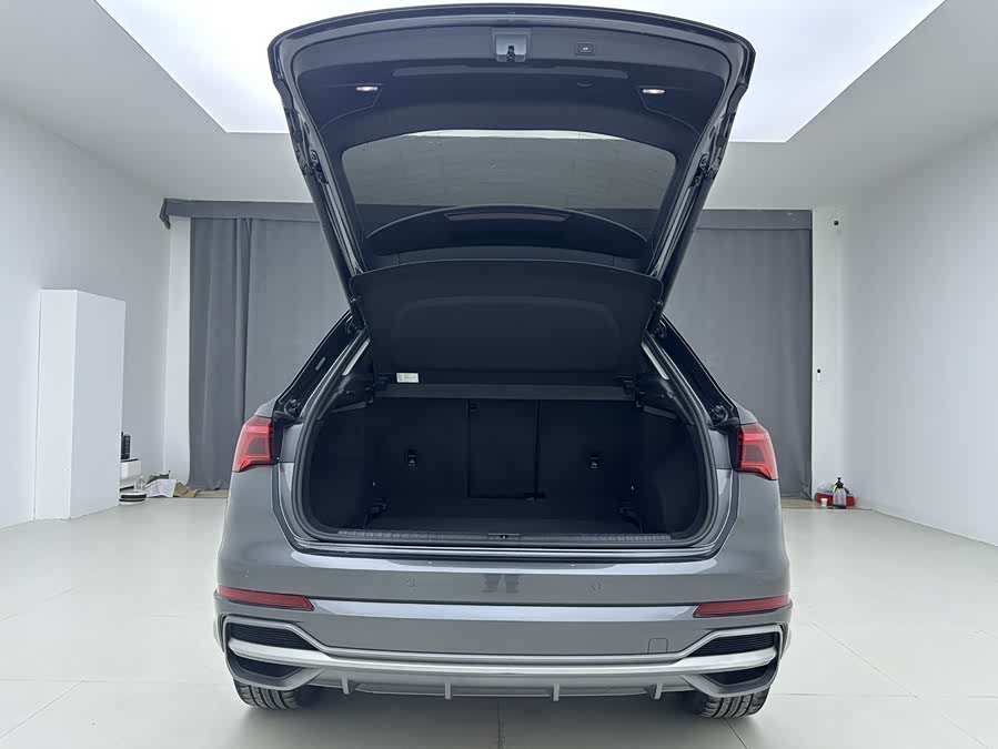 Audi Q3 2021 car image #18