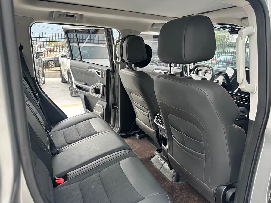 Jetour Traveller 2024 car image #18
