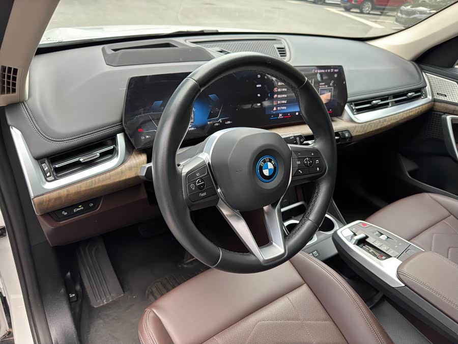 BMW iX1 2024 صورة سيارة #18