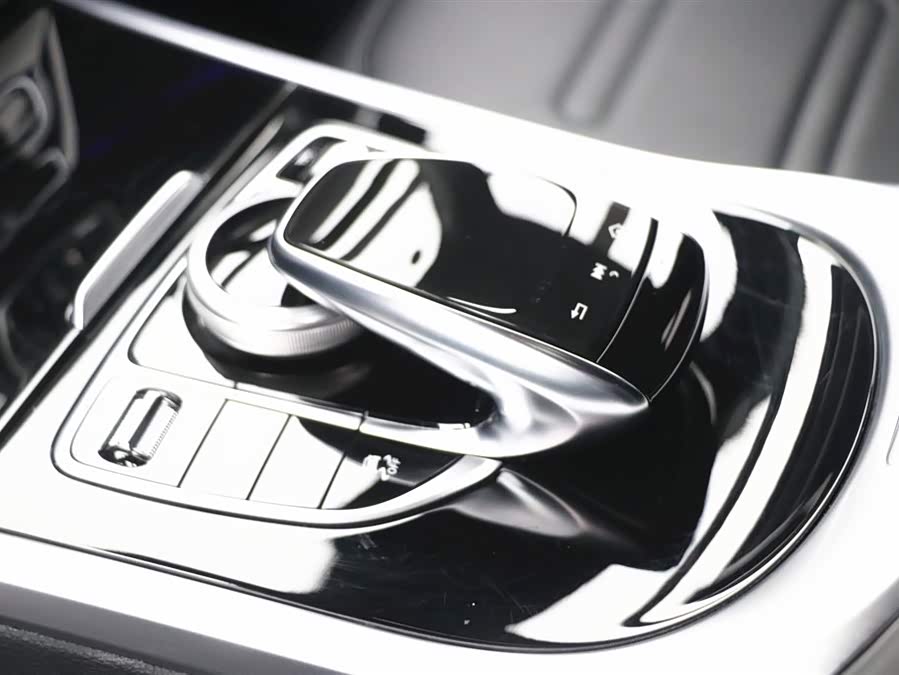 Mercedes-Benz 2025 car image #18