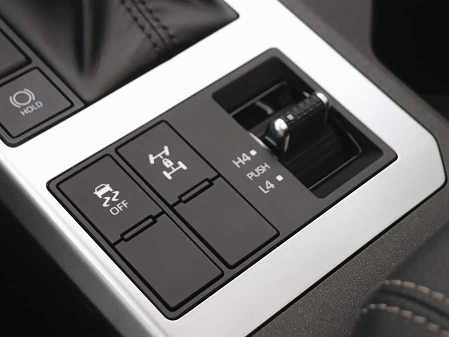 Toyota Land Cruiser Prado 2025 car image #18