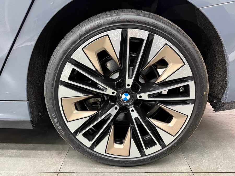 BMW 5 Series 2024 car image #18