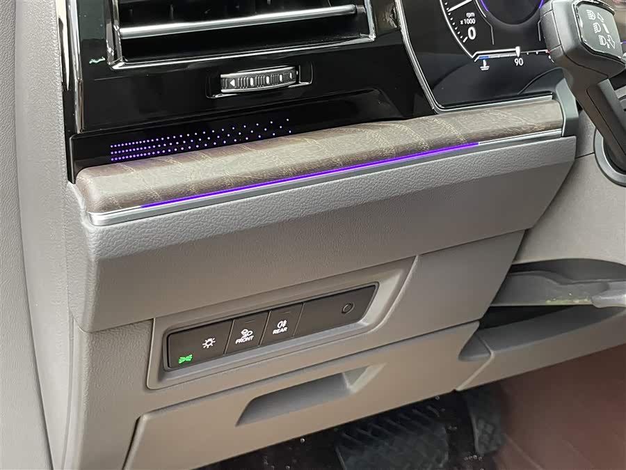 Volkswagen Touareg 2024 car image #18