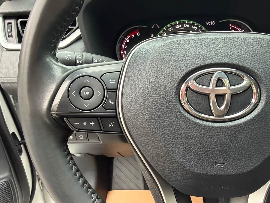 Toyota RAV4 2021 car image #18