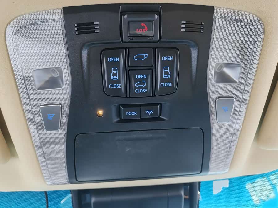 Toyota Alphard 2023 car image #18