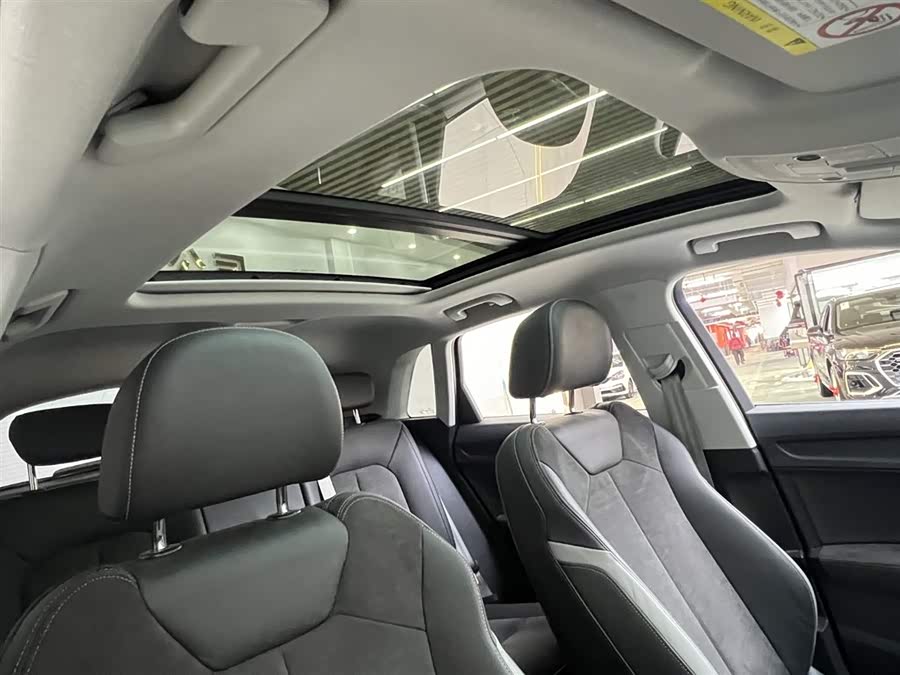 Audi Q3 2021 car image #18