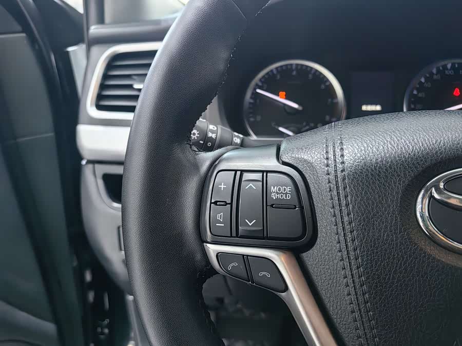 Toyota Highlander 2020 car image #18