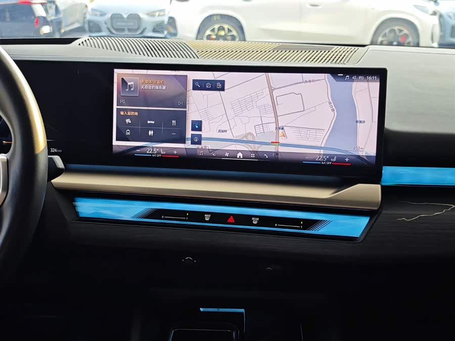 BMW i5 2024 car image #18