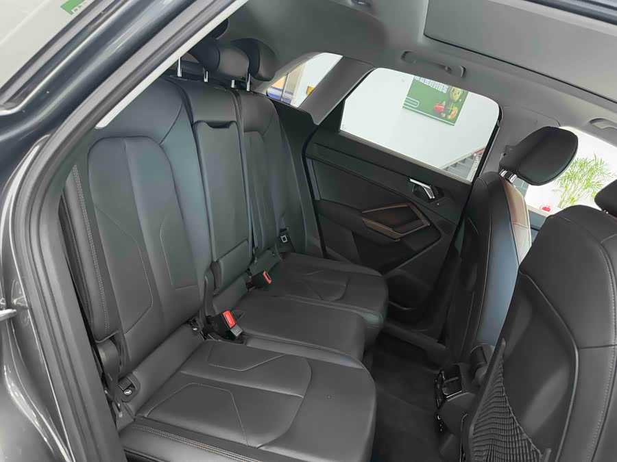 Audi Q3 2022 car image #18