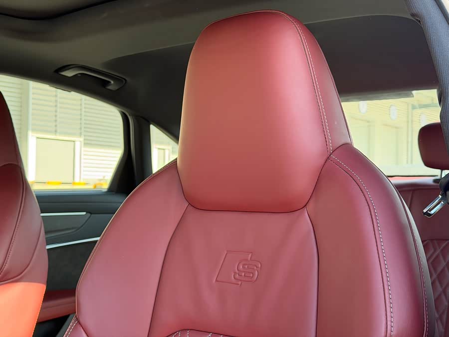 Audi S6 2021 car image #18