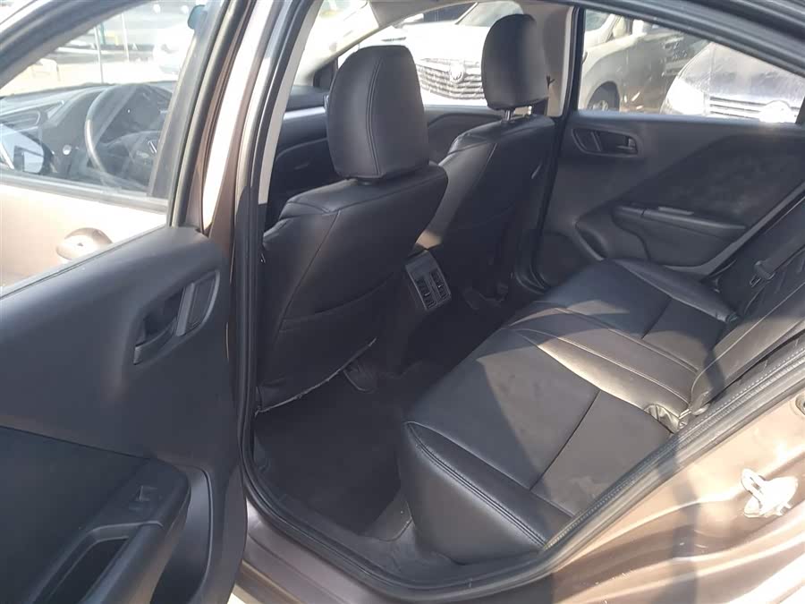 Honda Greiz 2015 car image #18