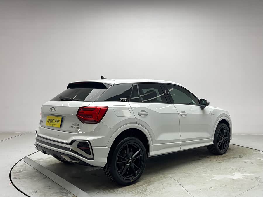 Audi Q2L 2023 car image #18