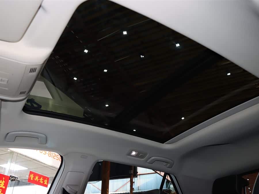 Volkswagen T-Roc 2023 car image #18