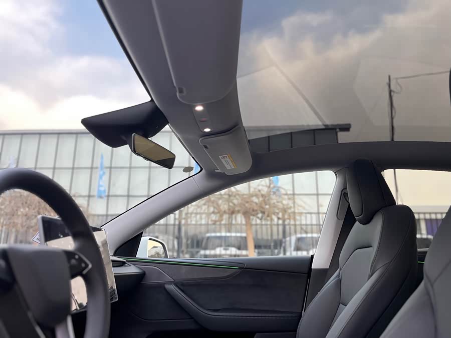 Tesla Model Y 2025 #18 Tesla Model Y 2025 car image #18