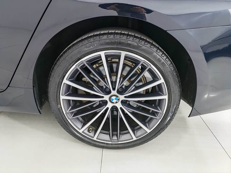 BMW 5 Series 2019 #18 BMW 5 Series 2019 car image #18