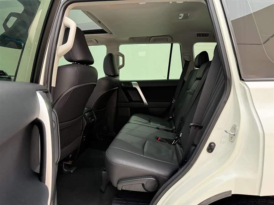Toyota Land Cruiser Prado 2017 car image #18
