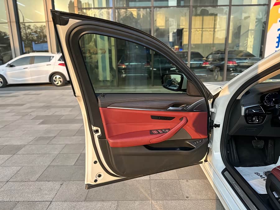 BMW 5 Series New Energy 2020 car image #18