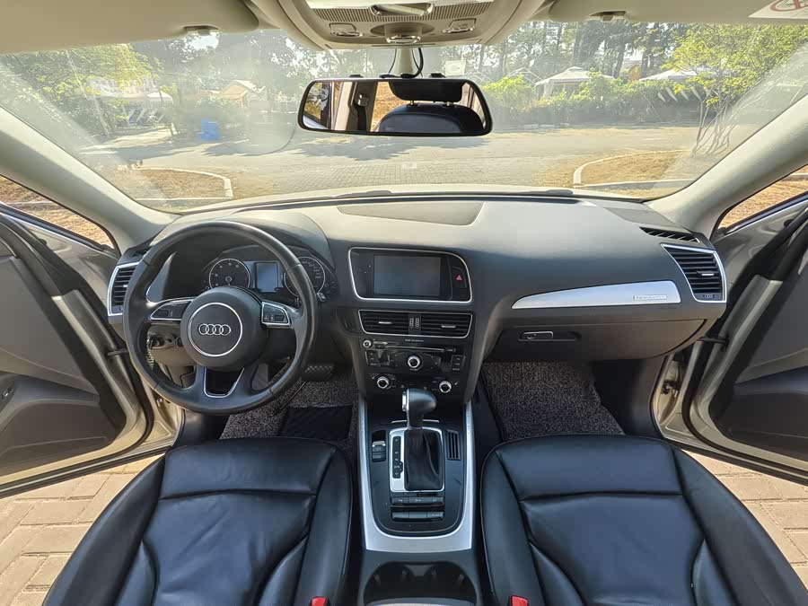 Audi Q5 2015 car image #18