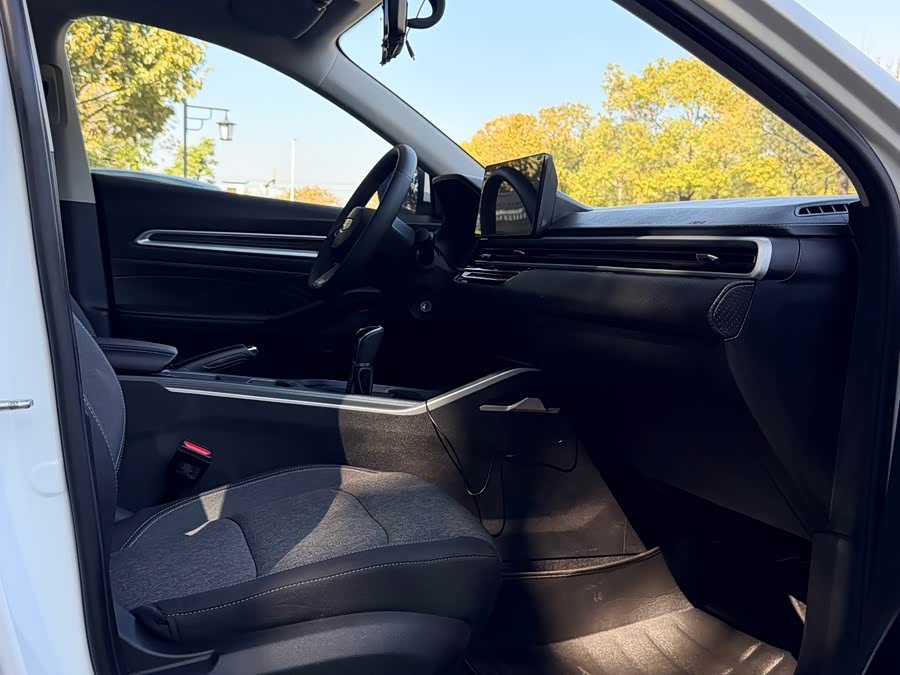 GEELY Emgrand 2024 #18 GEELY Emgrand 2024 car image #18