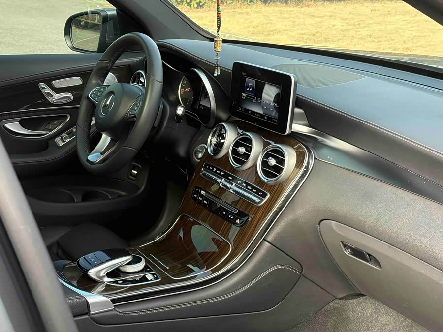 Mercedes-Benz GLC Class 2016 car image #18