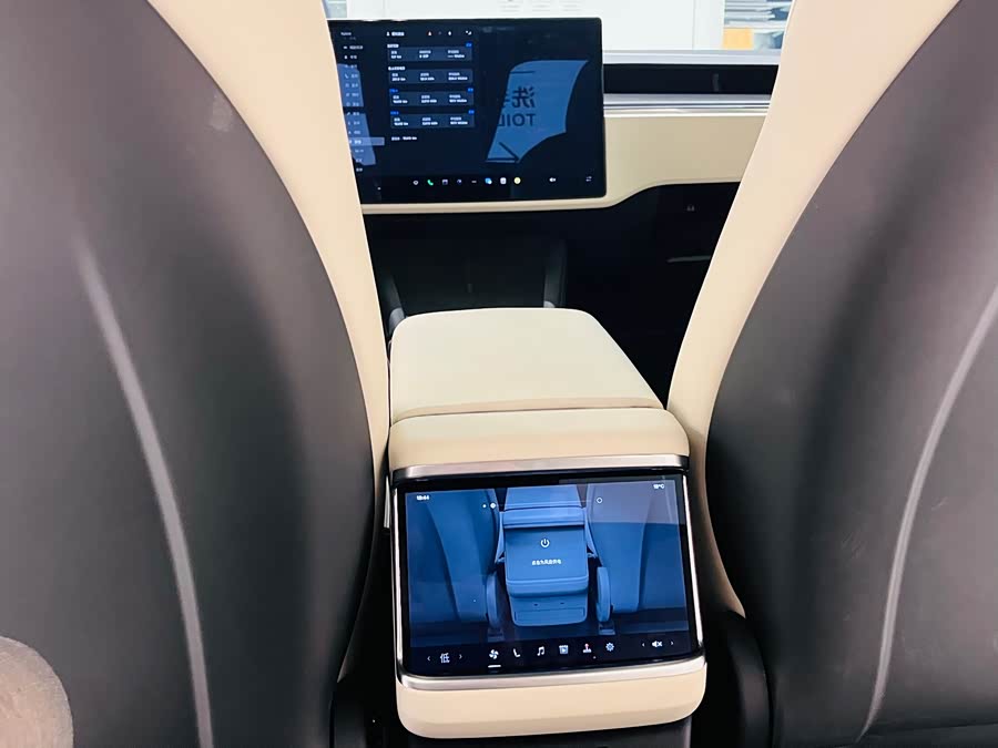 Tesla Model X 2023 car image #18