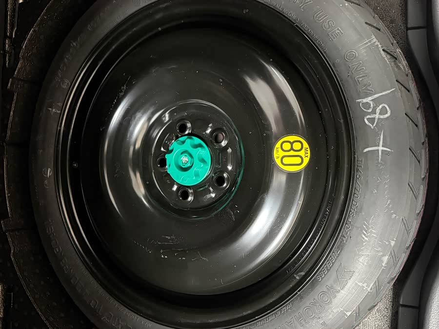 Toyota C-HR 2022 изображение автомобиля #18