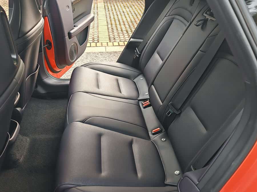 Avatr 06 2025 car image #18