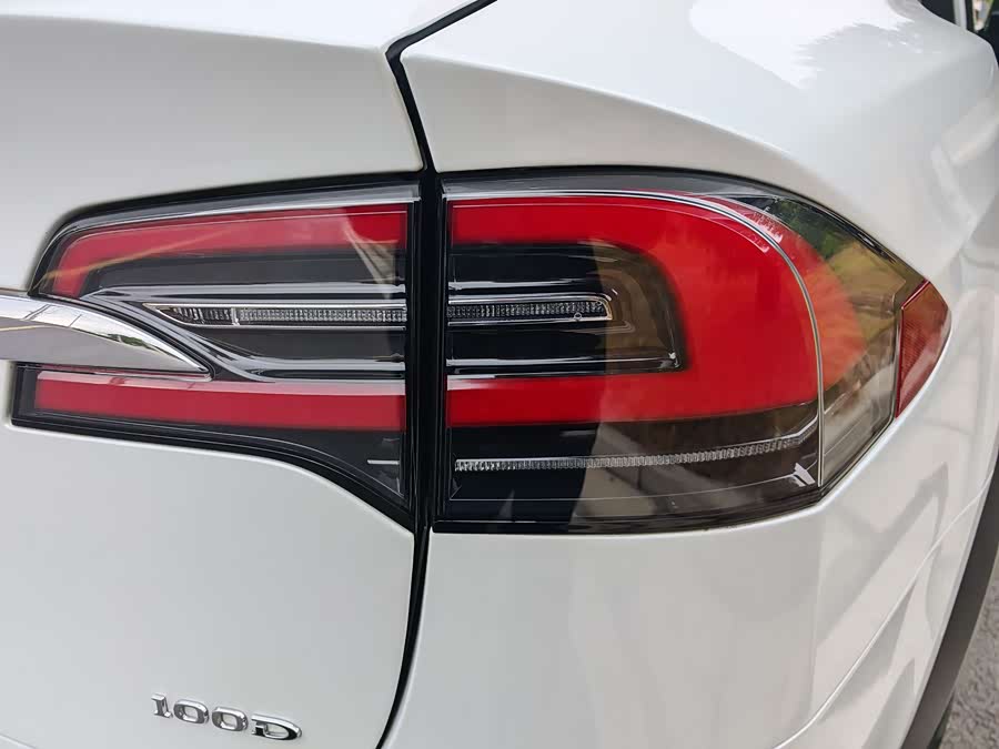 Tesla Model X 2018 immagine di auto #18