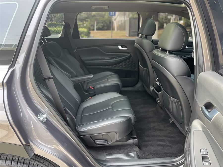 Hyundai Santa Fe 2021 car image #18