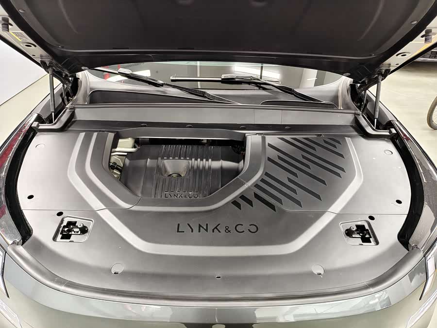Lynk & Co 900 2025 car image #18