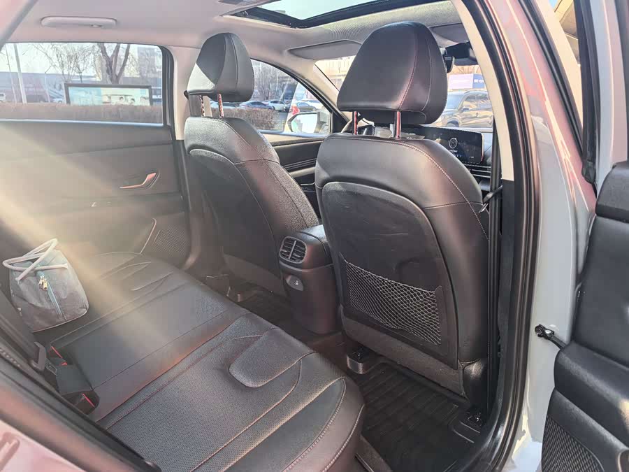 Hyundai Elantra 2022 car image #18