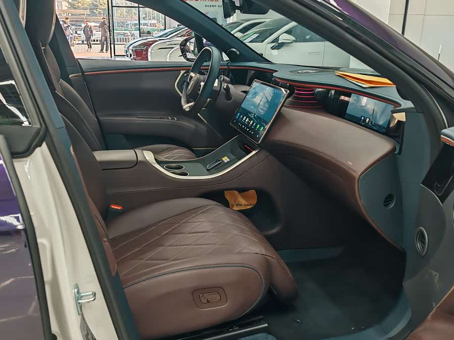 Avatr 11 2025 car image #18