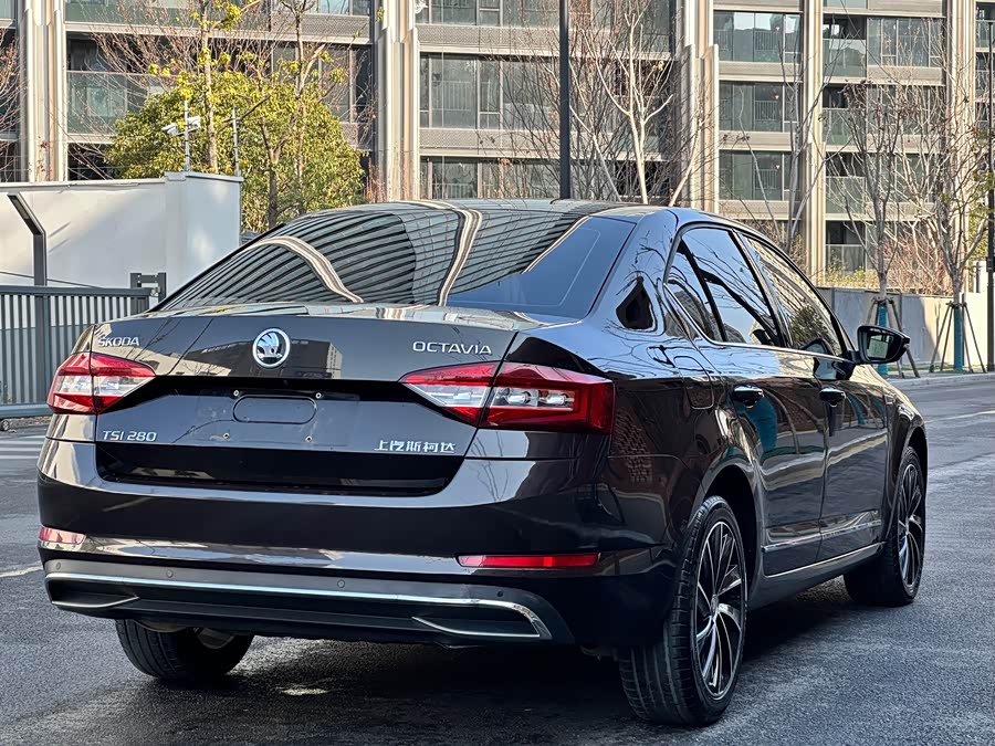 Skoda Octavia 2018 car image #18