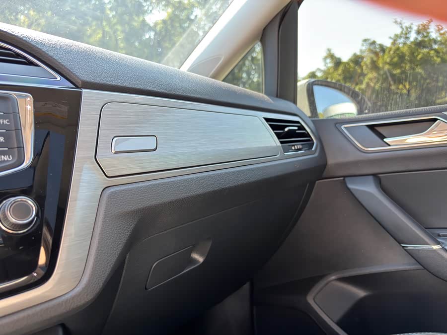 Volkswagen Touran 2019 #18 Volkswagen Touran 2019 car image #18