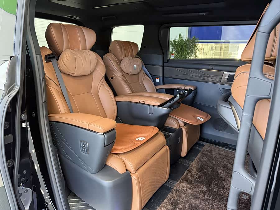 Toyota Alphard 2025 car image #18