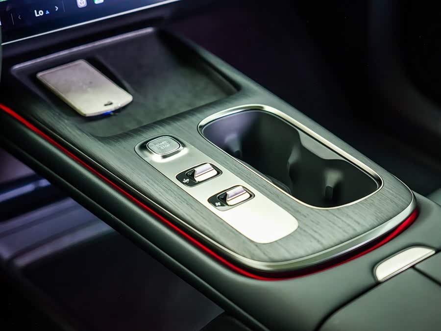 MI YU7 2025 immagine di auto #18